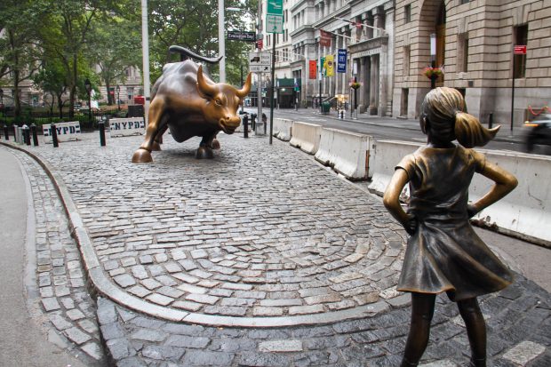 Revoltă pe Wall Street. Micii investitori amatori au provocat pagube de 5 miliarde de dolari unor fonduri speculative