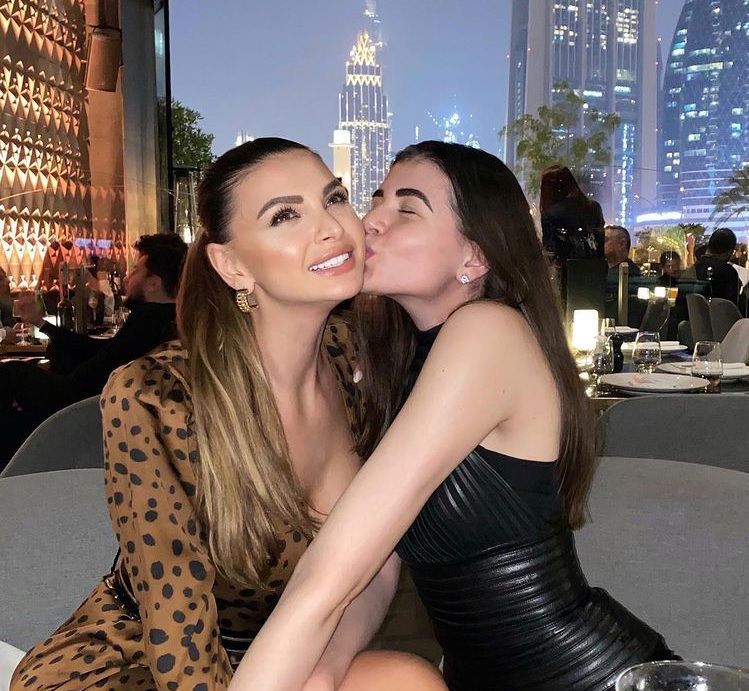 Surorile Gabor s-au revăzut în Dubai. Cât de schimbate sunt cele două, după ce au părăsit definitiv România