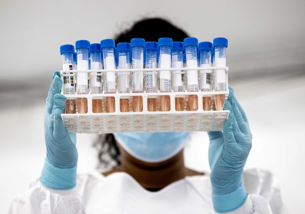 MedLife: Au fost descoperite încă 24 de cazuri noi cu tulpina britanică, în România
