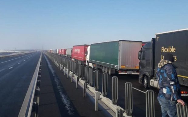 Timp de așteptare de 180 de minute pentru camioane, la vama Giurgiu, din cauza unor lucrări de reabilitare a drumurilor în Bulgaria