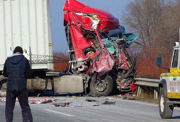 Doi șoferi români au închis complet o autostradă din Ungaria, după două accidente provocate de ei, unul după altul