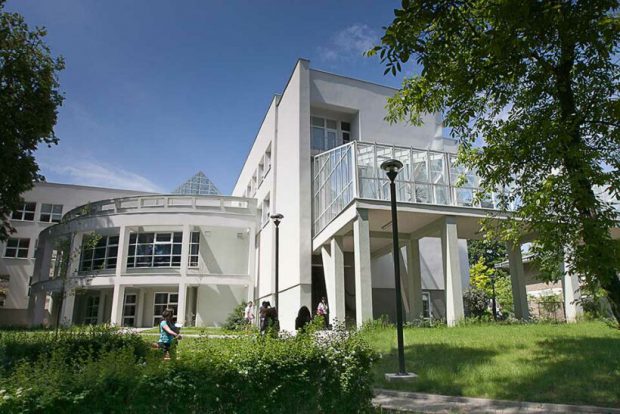 Tentativă de plagiat în masă la o universitate din Suceava. Cum i-a sancționat instituția academică pe cei 113 studenți