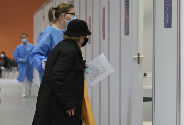 Un nou centru de vaccinare se deschide într-un mall din sectorul 3