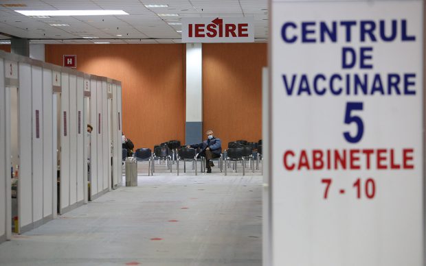 Peste 740.000 de oameni s-au înscris pe listele de așteptare pentru a se vaccina împotriva Covid-19