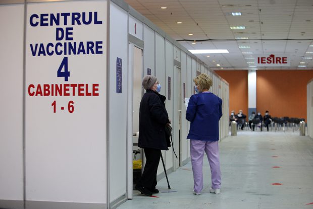Ministerul Sănătății pregătește un spot de  promovare a vaccinării anti-Covid în care ar putea apărea preoți catolici și ortodocși