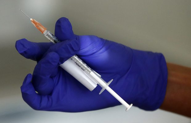 Norvegia recomandă prudență în utilizarea vaccinului Pfizer pentru persoanele considerate fragile