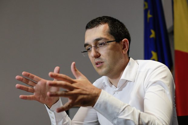 Vlad Voiculescu dezvăluie tactica: nu vor să-i convingă pe antivaxxeri, ci să ajungă ”la indeciși”