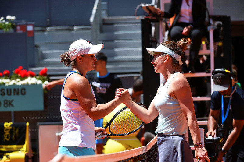 Simona Halep, victorie cu Ashleigh Barty, într-un meci demonstrativ disputat la Adelaide