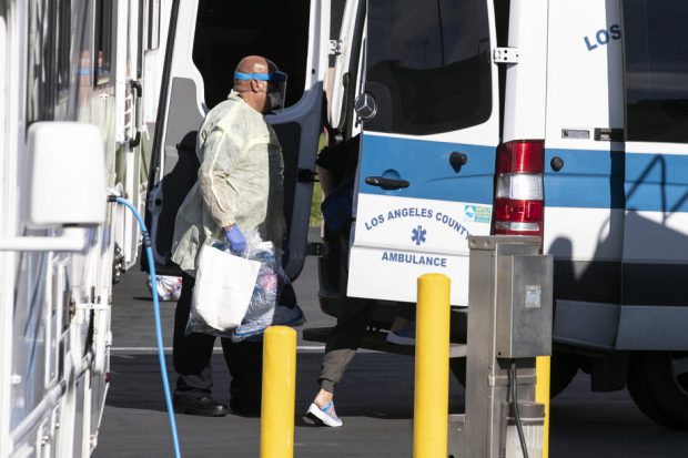 Situație tot mai gravă în Los Angeles. Pacienții cu șanse mici de supraviețuire nu mai sunt preluați de ambulanțe
