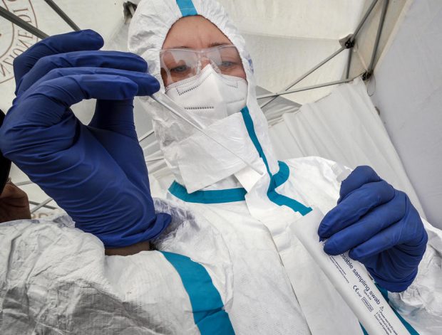 Grecia a identificat patru cazuri de infectare cu noua variantă a coronavirusului