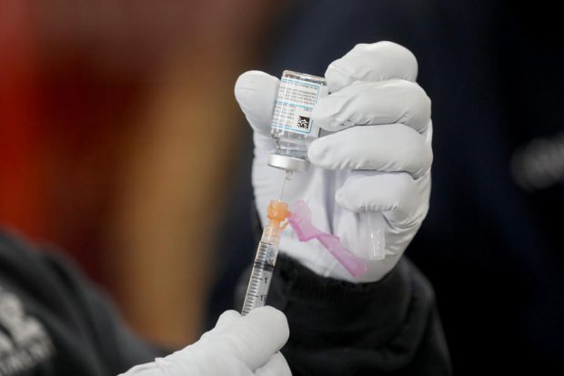 Vaccinul anti-COVID de la Moderna ar putea oferi imunitate pentru câțiva ani, susține directorul executiv al companiei