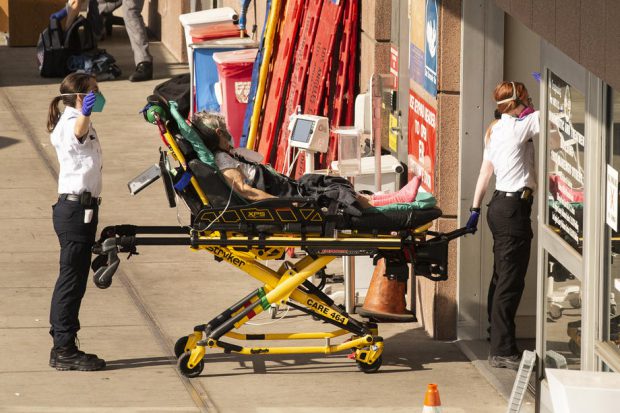SUA înregistrează un nou record de decese din cauza COVID: aproape 4.500 de victime într-o singură zi