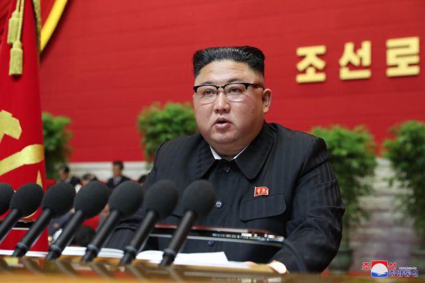 Kim Jong Un, conducător absolut în Coreea de Nord, și-a schimbat titulatura. Sora sa, eliminată din conducerea partidului unic
