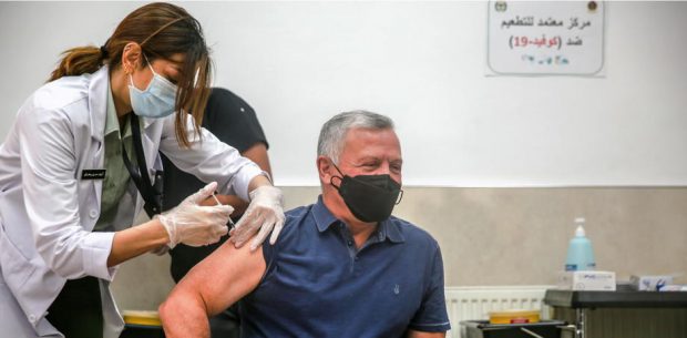 Regele Iordaniei, Abdullah al II-lea, şi prinţul moştenitor au fost vaccinaţi împotriva COVID-19
