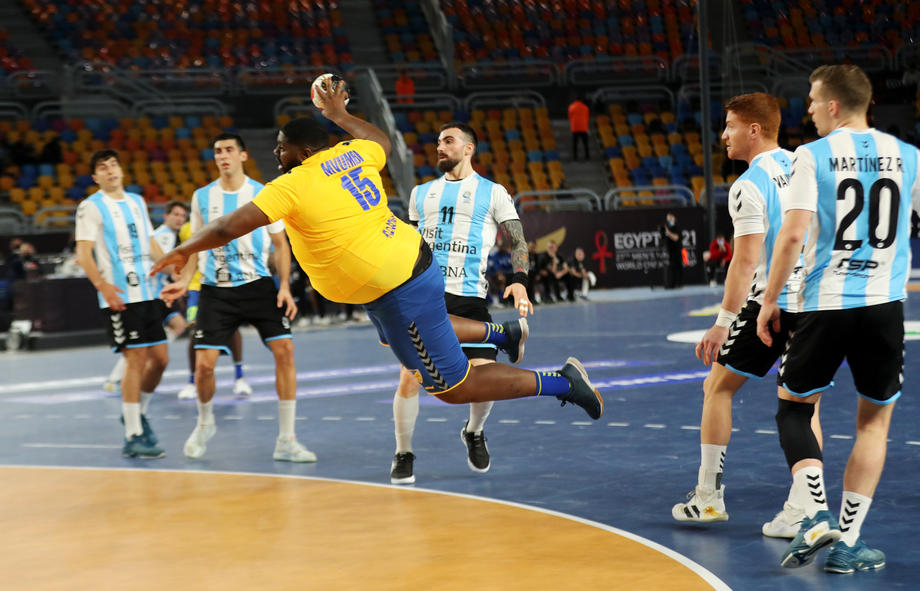 I se spune „Buldozerul”. Pivotul congolez Gauthier Mvumbi este cel mai greu jucător din istoria Mondialelor de handbal. Cât cântărește