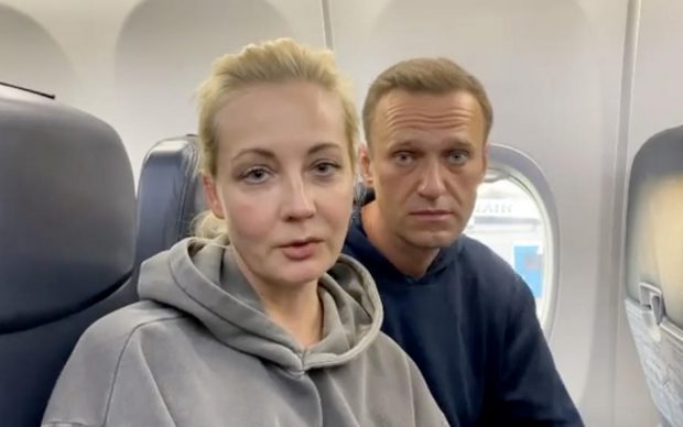 Alexei Navalnîi a ajuns în Rusia. Avionul în care se afla opozantul a aterizat la Moscova, pe alt aeroport decât era programat