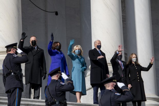 Ținutele alese pentru inaugurarea lui Joe Biden. Ce au purtat Michelle Obama, Lady Gaga și Jennifer Lopez