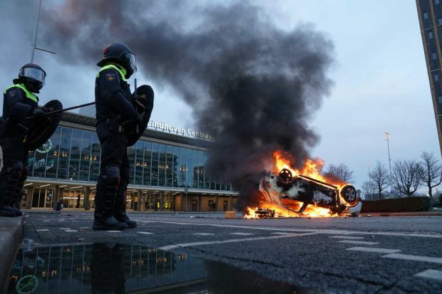 LIVE: Mărturia unui român din Olanda despre protestele violente față de restricțiile din pandemie, în direct la Adriana Nedelea LA FIX