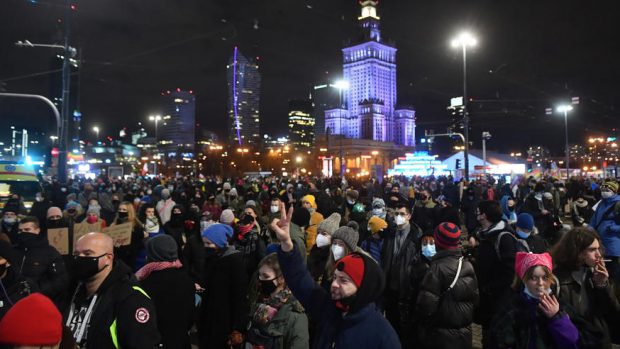 Proteste în Polonia, după anunțul privind intrarea în vigoare a interzicerii avorturilor