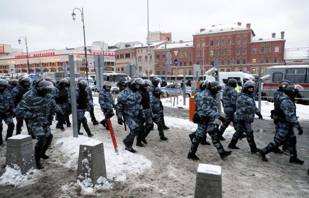 Rămasă fără bani, Rusia taie numărul polițiștilor la jumătate, în districtele Volga și Ural