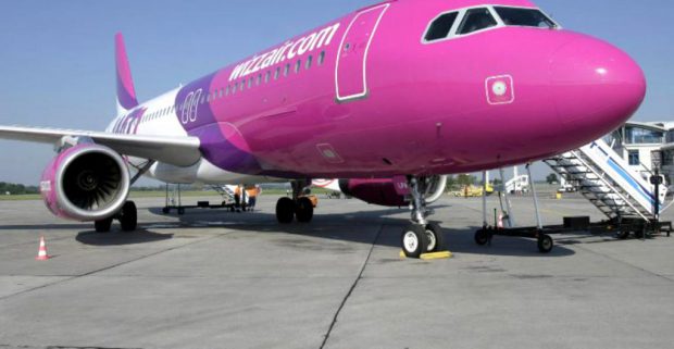 Două zboruri de pe Aeroportul Otopeni, anulate după ce o aeronavă a fost lovită de un fulger