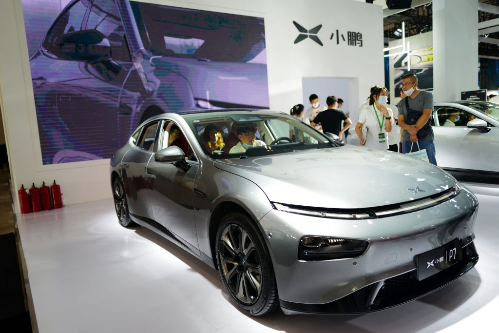 Se încinge lupta între producătorii de mașini electrice. Tesla vânează un designer pentru China, iar NIO a lansat un sedan cu o autonomie de 1.000 km