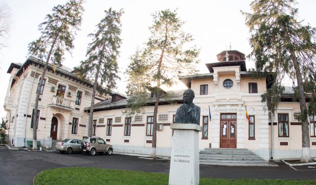 Institutul „Socola” datorează 8 milioane de lei unor angajați dați afară după o lună. Conducerea spitalului: „Recuperăm banii de la persoanele vinovate”