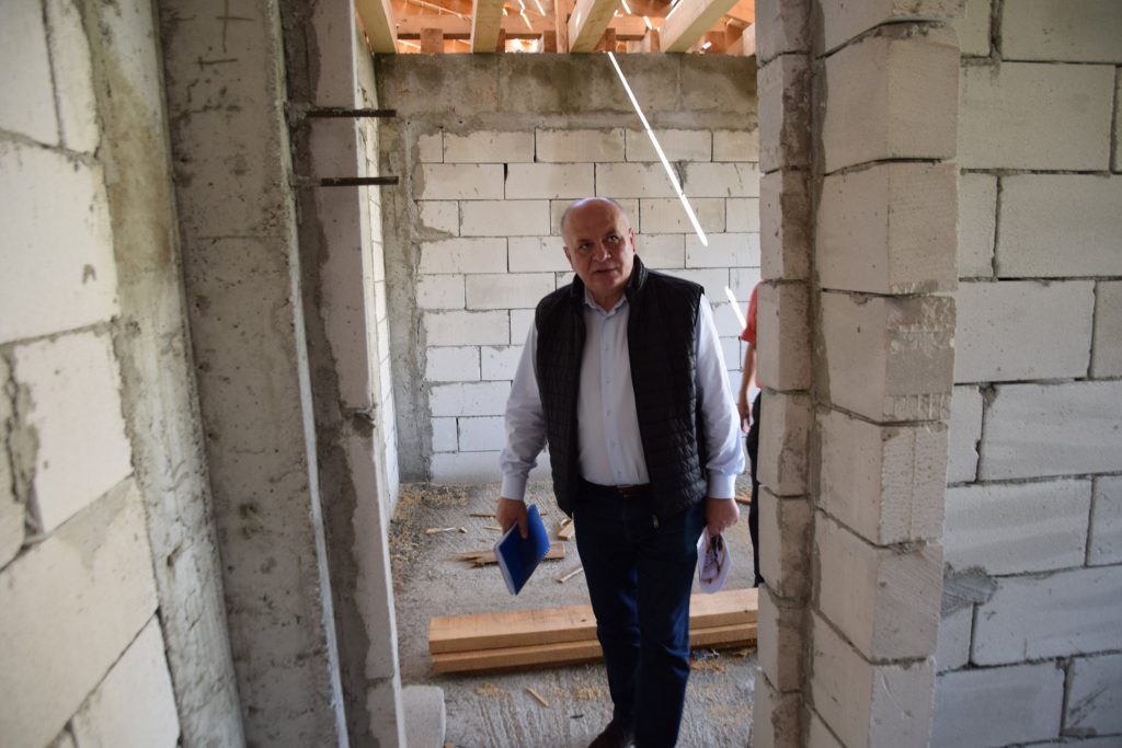 Culisele jocurilor prin care Ionel Arsene a reușit să-și aleagă vicepreședinții la CJ Neamț, deși USR-PLUS și PNL credeau că au o majoritate anti-PSD