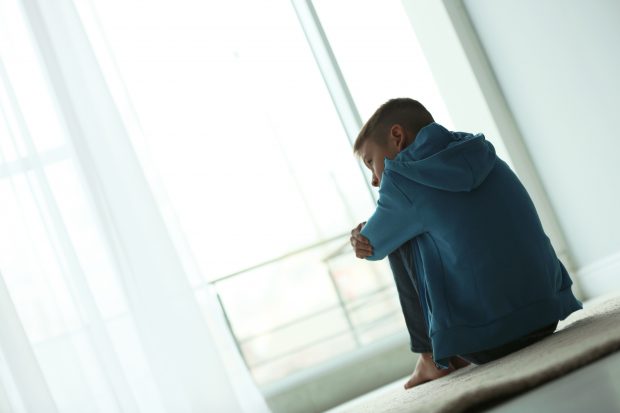 O româncă a născut în Spania și și-a înregistrat fiul pe numele altei femei. Povestea copilului căruia de 9 ani autoritățile nu reușesc să-i schimbe mama în acte