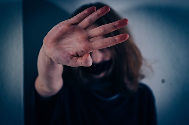 Cum și-a recuperat o familie fiica de la un traficant din Călărași, care a ademenit-o prin metoda „loverboy” și exploatat-o sexual în Germania