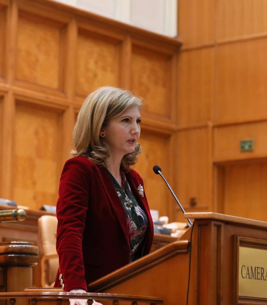VIDEO | Chef cu manele organizat de deputata PSD Elena Dinu pentru majoratul fiului ei. Polițiștii au dat amenzi de peste 40.000 de lei