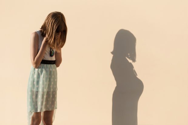 Peste 700 de minore sub 15 ani au devenit mame în România. Cel mai ridicat număr din UE. „E nevoie de educație sexuală pentru copii și părinți”