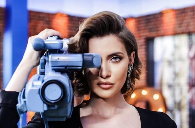 Oana Roman, criticată dur de Iulia Albu. Imaginea care a stârnit controverse. „Cum poți să te pozezi pe Instagram având băutura? E ridicol!”