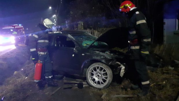 Patru oameni, răniți în Argeș de către un tânăr de 22 de ani care conducea o mașină furată