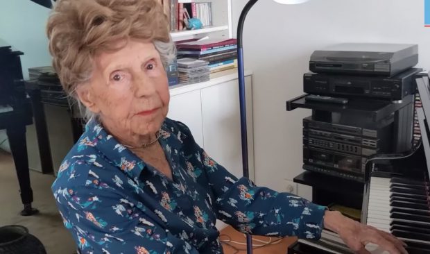 O pianistă franceză de 106 ani va lansa cel de-al șaselea album din carieră. „Muzica e hrana mea”