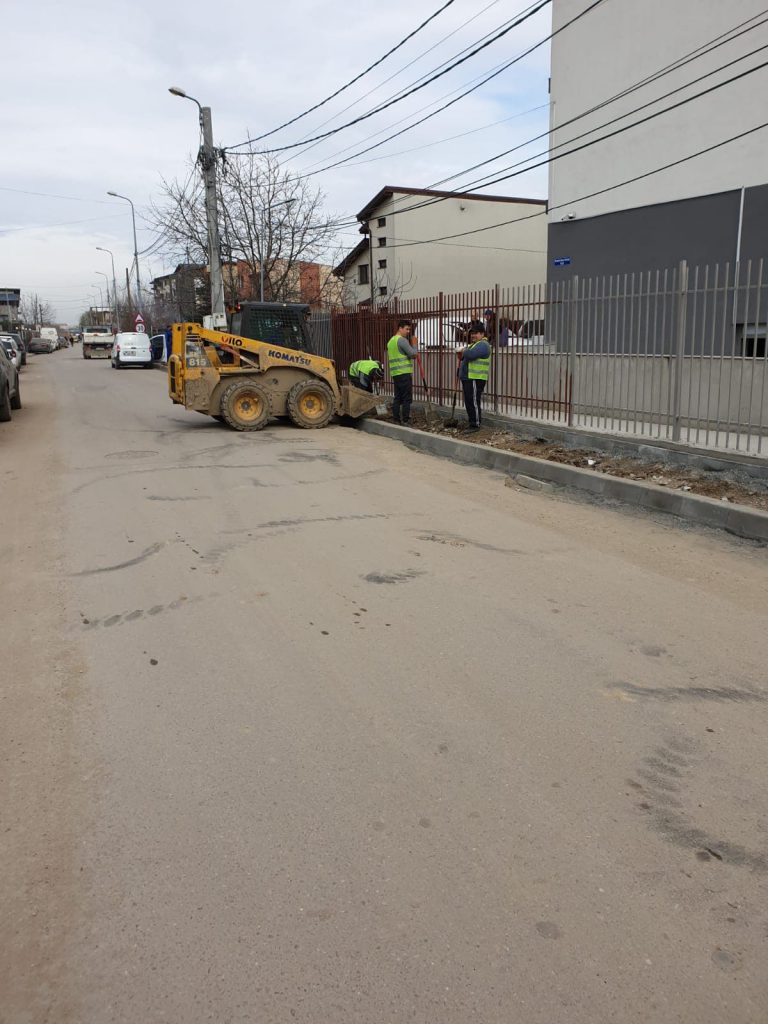 VIDEO EXCLUSIV | Resturi de trotuar și borduri vechi din sectorul 3, aruncate pe câmp și pe un teren viran. Negoiță: „Cine a făcut asta e un prost”