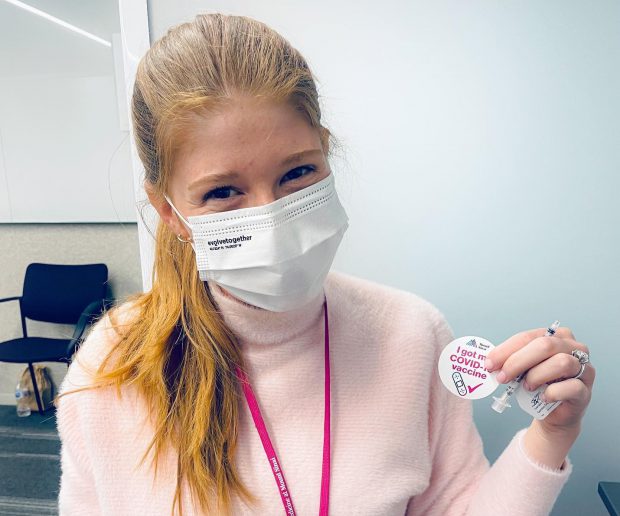 Fiica lui Bill Gates s-a vaccinat împotriva COVID-19. Ce le-a transmis conspiraționiștilor după imunizare