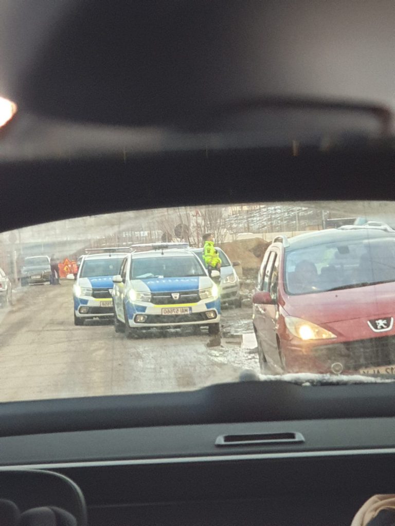 VIDEO EXCLUSIV | Resturi de trotuar și borduri vechi din sectorul 3, aruncate pe câmp și pe un teren viran. Negoiță: „Cine a făcut asta e un prost”