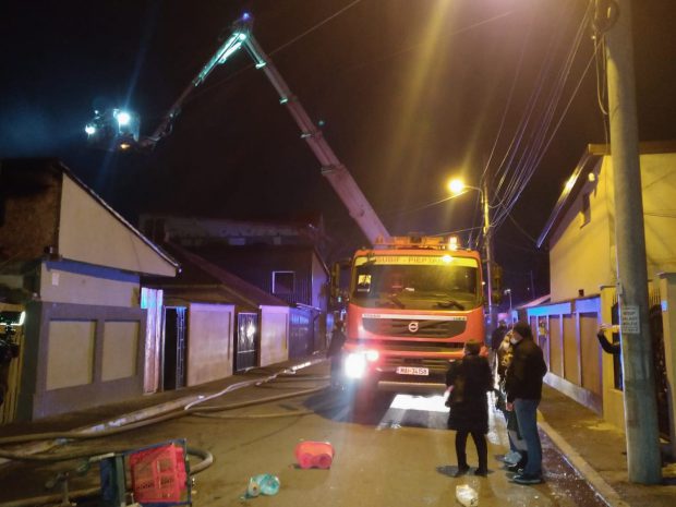 Incendiu în București. Patru locuințe au fost cuprinse de flăcări în Sectorul 5