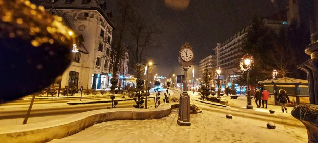 Relaxare în stațiunile de pe Valea Prahovei, după trei luni de restricții. Măsurile intră în vigoare de luni