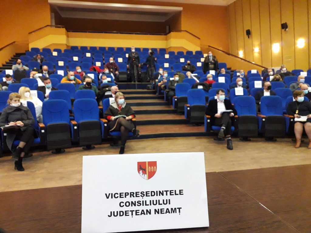 Culisele jocurilor prin care Ionel Arsene a reușit să-și aleagă vicepreședinții la CJ Neamț, deși USR-PLUS și PNL credeau că au o majoritate anti-PSD