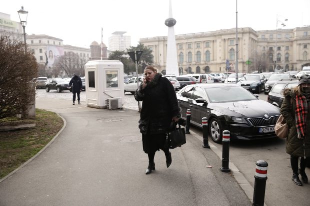 Diana Şoşoacă, un nou scandal. Senatoarea s-a certat cu jandarmii de la ministerul Muncii, după ce i s-a refuzat accesul