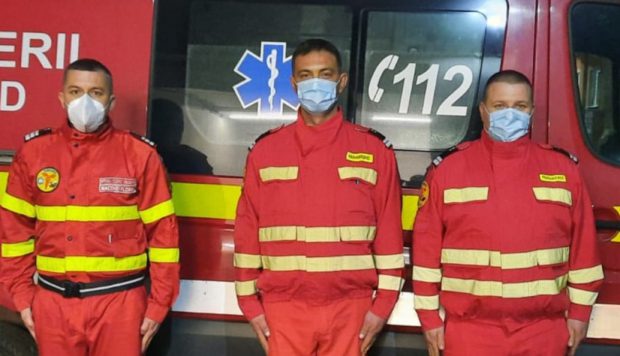 O fetiță născută în autospeciala SMURD Arad, cu cordonul ombilical în jurul gâtului, a fost salvată de pompieri: „A fost cea mai intensă senzație din toată cariera”