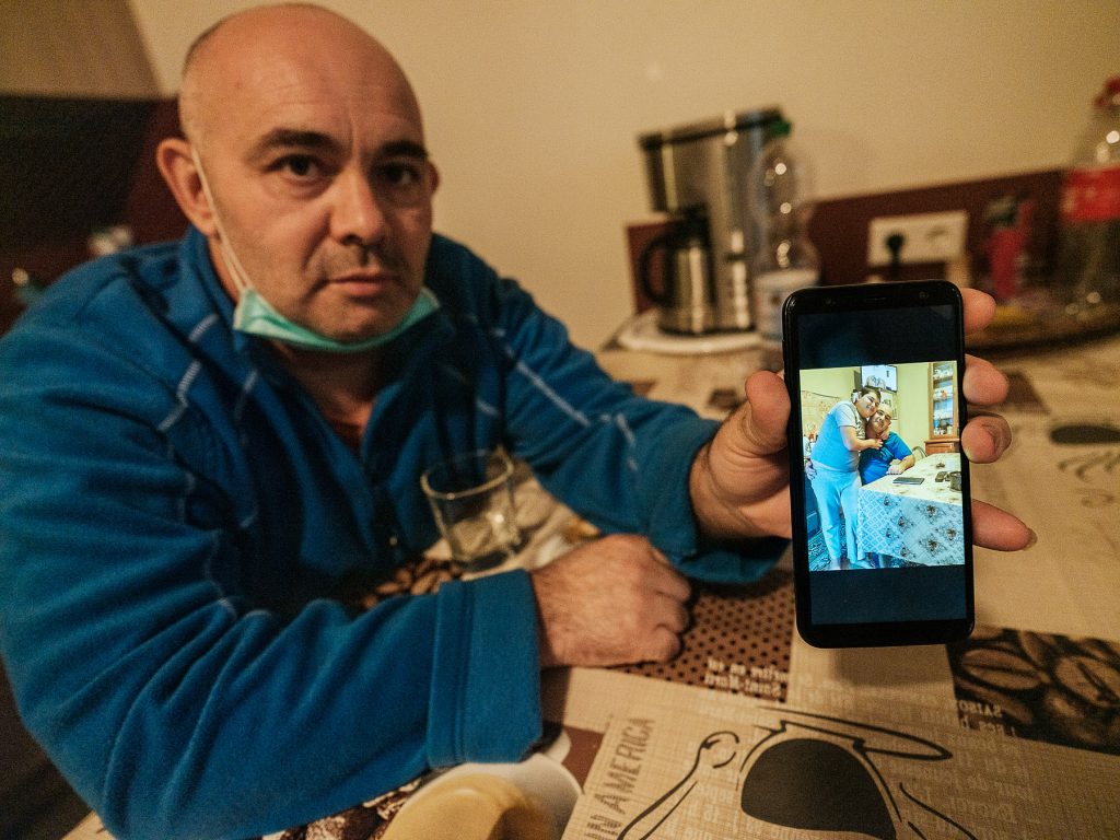 Muncitori sezonieri români pe câmpurile din Germania: „Aici e mai important să vorbești românește decât germana” (II)