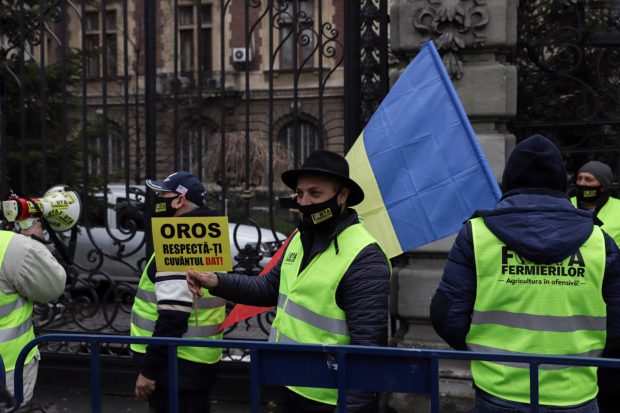 Protest al fermierilor la Ministerul Agriculturii pentru a le fi acordate despăgubiri pentru culturile calamitate de secetă: „Oros, respectă-ți cuvântul”
