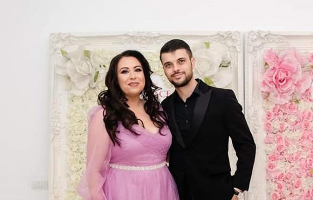 Oana Roman și Marius Elisei au divorțat astăzi la notar, după ce s-au despărțit înainte de sărbătorile de iarnă. Cei doi nu au venit însoțiți