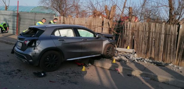 Două fete au murit după ce au fost lovite de o mașină, pe trotuar, în București. Șoferița, bătută de martori