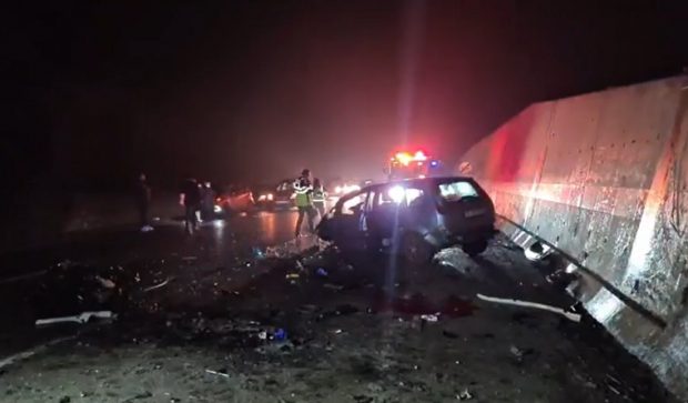 VIDEO | Accident teribil pe centura Iașului. Un tânăr de 22 de ani a intrat cu mașina într-un zid de beton și a murit
