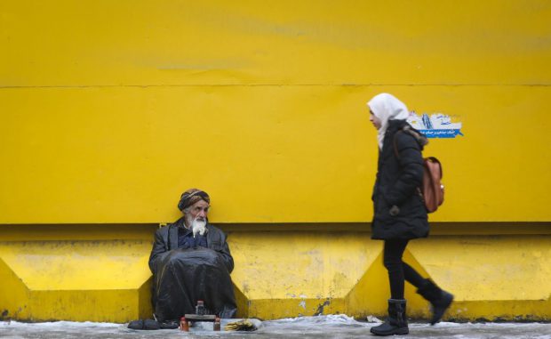 „Tot ce aveau erau rinichii. I-au vândut”. În Afganistanul devastat de război, oamenii își vând sănătatea pe piața neagră pentru a-și asigura supraviețuirea