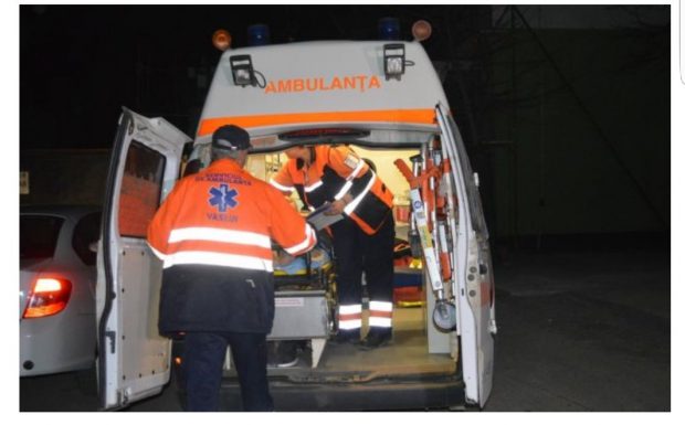 O fetiță de un an din județul Vaslui, transportată în comă profundă la spital, după ce a fost găsită înecată într-o găleată cu apă